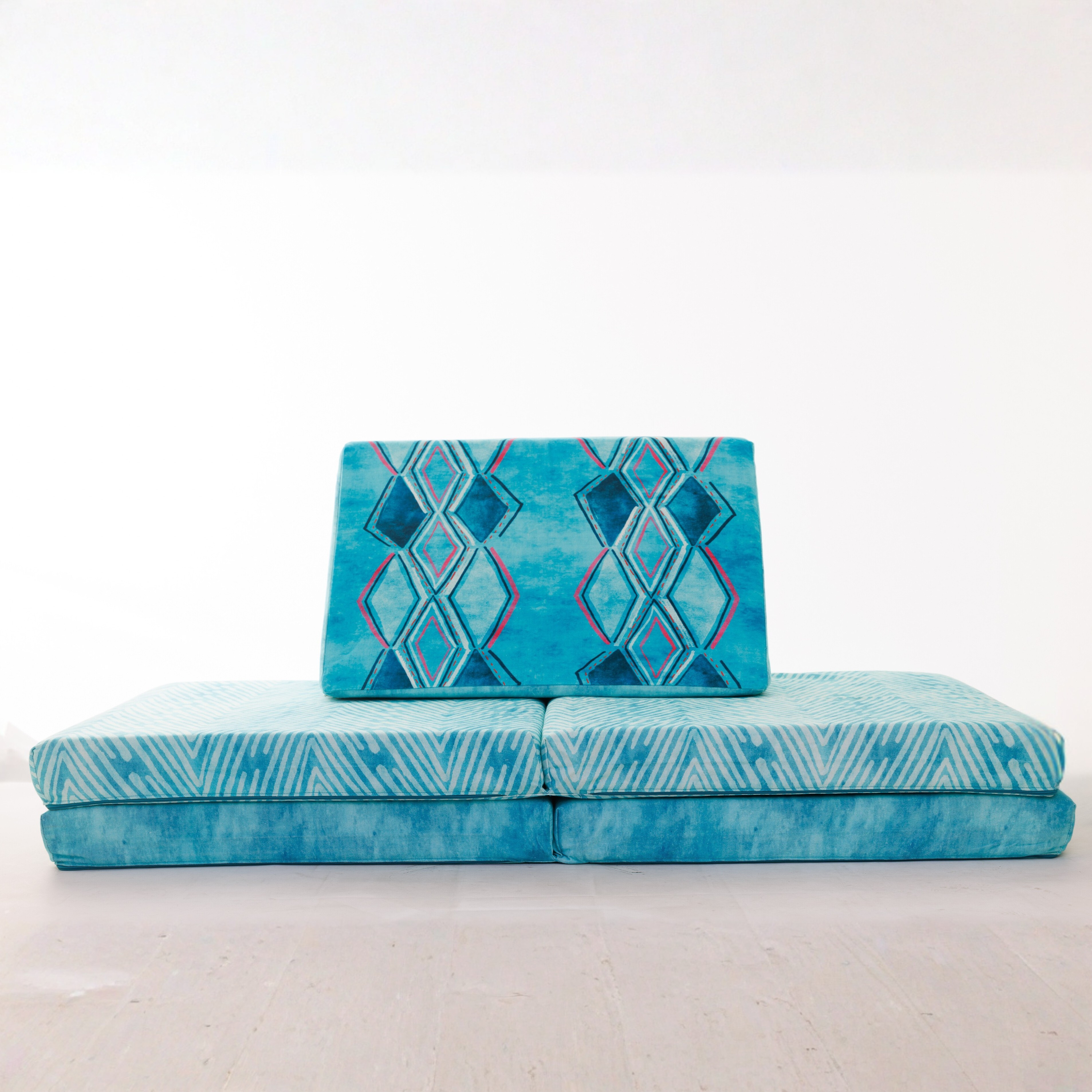 Luna Lounger Play Couch in Desert